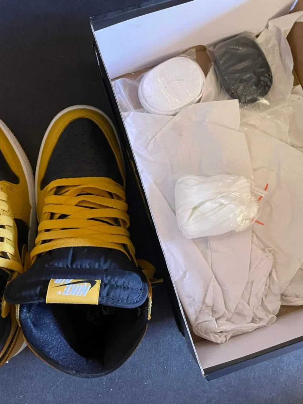 Nike Air Jordan 1 High OG “Pollen” Black/Yellow~Like New/with box size 5 men